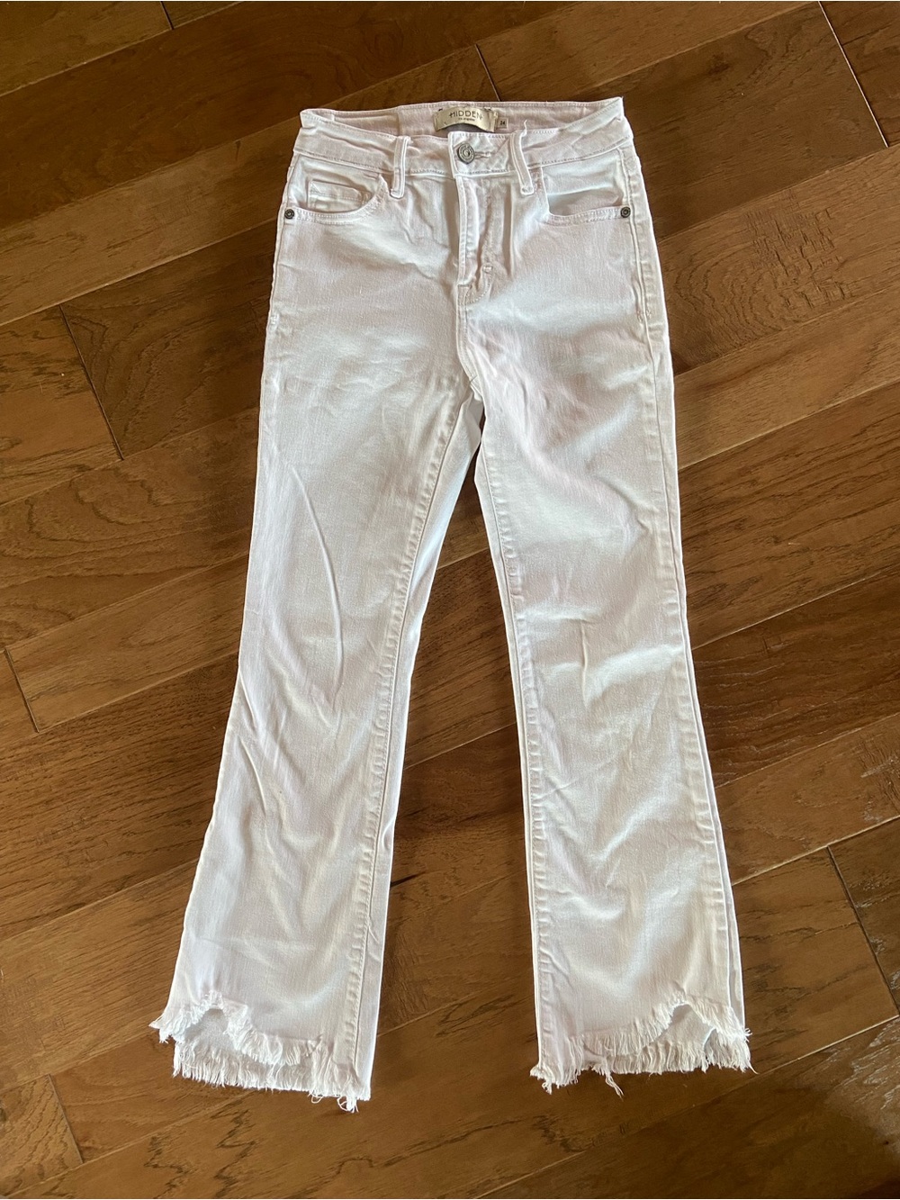 Women’s White Frayed-Hem Ankle Jeans